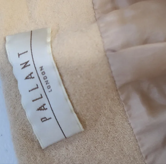 Elegant vintage cream collarless blazer jacket with unique button closure - Picture 4 of 6